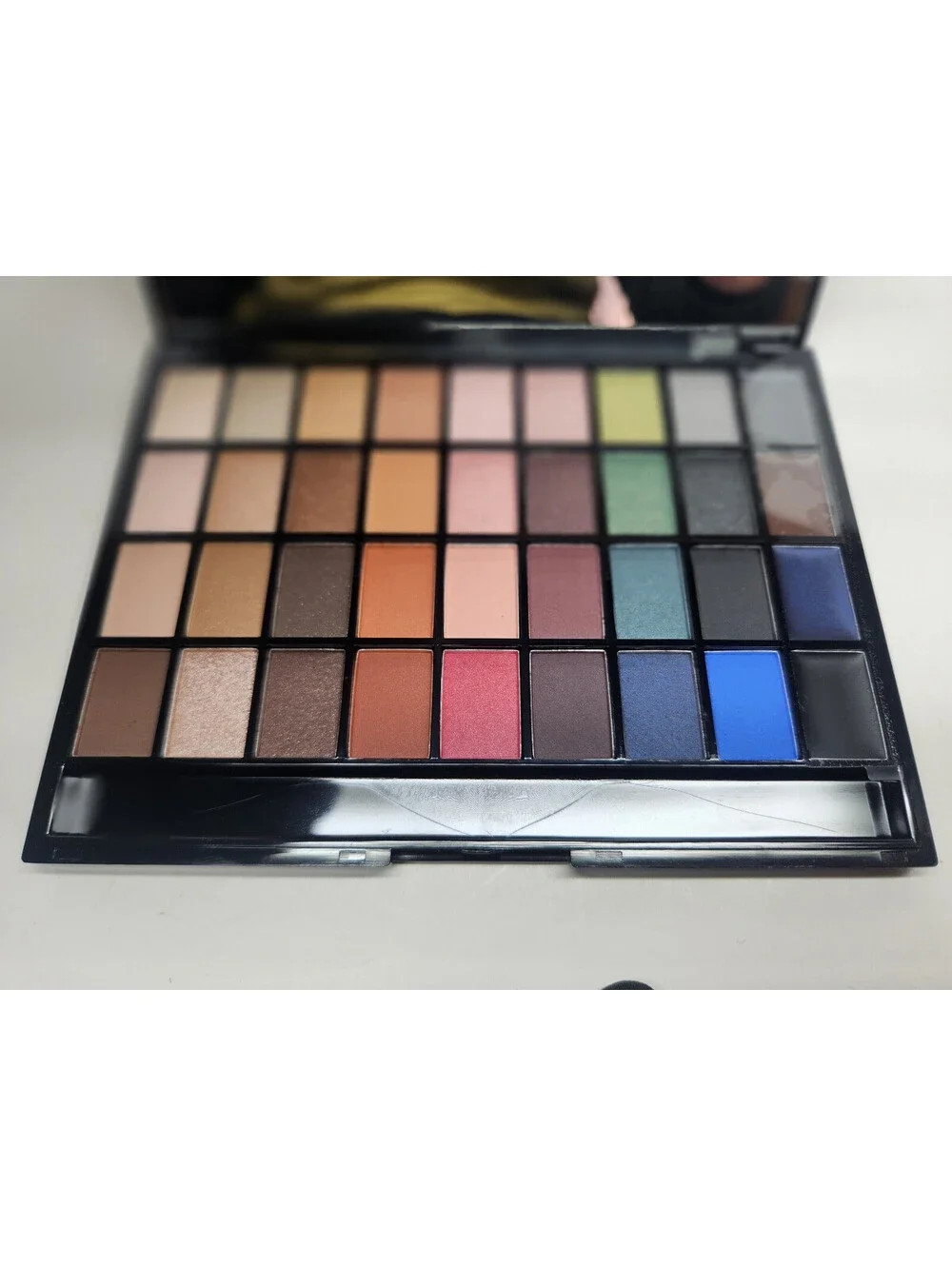 N/A **32 eyeshadows